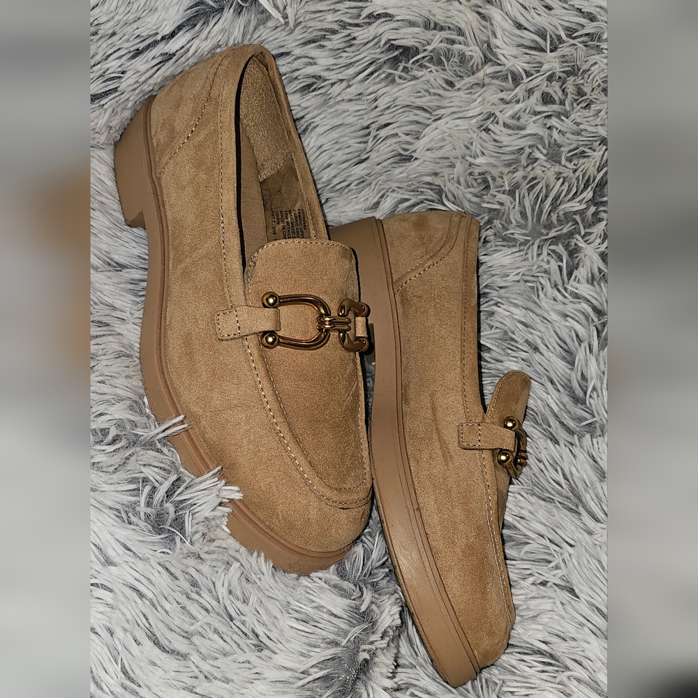 TORRID Clean Faux Suede Tan/Beige Loafers w/Gold Accent Size 10WW EUC++